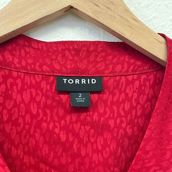 Torrid Red Cheetah Silk-Like Material Blouse - Size 2X - Picture 4 of 5